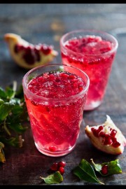 好看透明的杯子加上五彩的你花样多彩图片