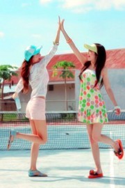 好看手舞足蹈狂妄地笑，只不过有你友情陪伴图片