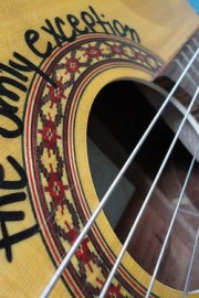 音乐从吉他声中流出仿佛世界都暂停了图片