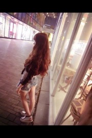 唯美奔跑着的背影看着都令人疼惜图片