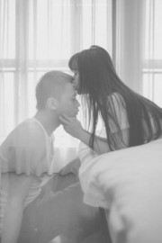 好看近在咫尺的爱情却显得那么遥不可及图片