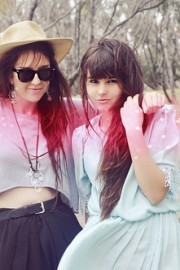 跟我出去时你总是喜欢戴着草帽图片