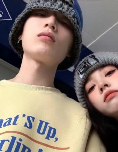 热爱生活阳光上进抖音微信情侣头像 情侣专用 一人一半