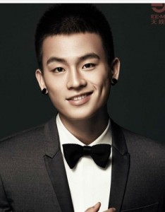 明星欧豪清爽帅气圆头发型 展现出其潇洒独立的个性魅力