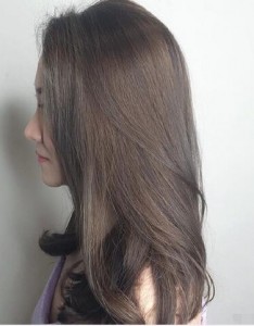 2022发型流行女长发发色图片