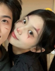 努力是不会被辜负的，复古情侣头像一左一右一男一女