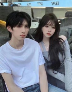 高清情侣头像一左一右，我热情有限，你把握时间