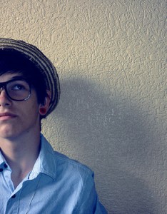 唯美提着行李戴着草帽去旅行一直都是我的梦图片