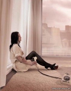 电话后失落的女孩