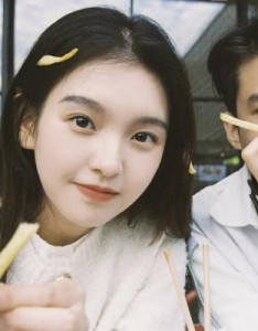 2022年最火爆的情侣头像，活在自己的年龄里