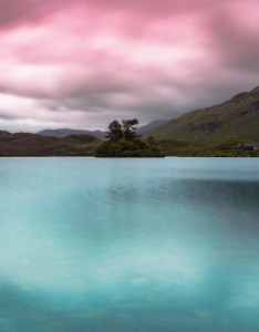 平静湖面唯美意境风景图片
