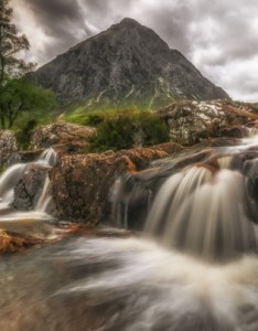 山水瀑布唯美意境图片