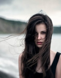 唯美意境海边美女图片