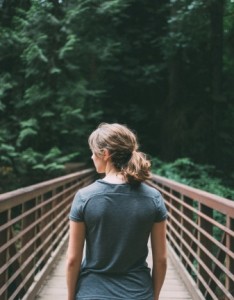 唯美意境女生背影图片