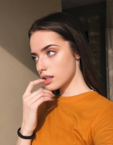 气质高冷欧美女生头像慵懒偏冷淡风，对于我来说这是最好的