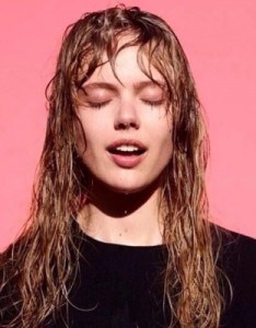 2022超火高颜值欧美女生头像 人品是彼此心灵最后的依赖