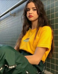 潮流范儿欧美女生头像原宿风，拥抱后就想拥有