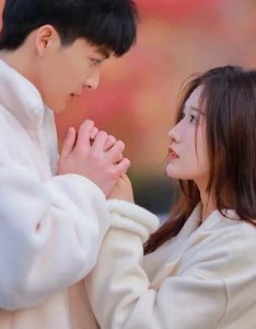 好看完美比较稳重一点的情侣头像，拥有一个深爱你的人，就是最美