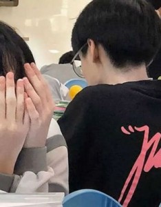 十分羡慕的成熟稳重的情侣头像图片，穿着婚纱嫁给那个最想嫁的人