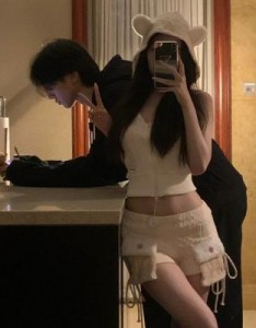 平时很少见的扣扣成熟情侣头像气质，想让自己成为幸福的人