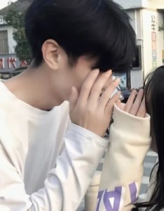 很在乎的超高清情侣头像一对，因为在乎，因为太爱