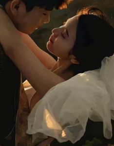 2023最新很幸福低调秀恩爱的宠溺情侣头像一左一右