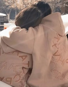 恩爱甜蜜的情侣头像真人清高，相爱的人犹如火柴一般