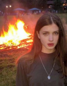 空间欧美女生头像 怀念的只是过去了，青春不会再来