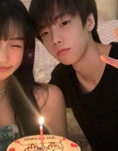 甜甜的暖暖的情侣头像一对两张男女，有气质甜蜜到心坎上的