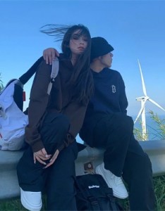 网上很流行很幸福的不易撞的情侣头像 双人