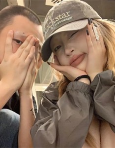 浪漫感动温馨两张情侣头像双人，特别的时刻，她都会为他创造浪漫氛围