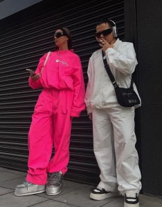 2023高清高质量街头潮流风氛围感真人情侣头像，生命中爱情始终是最重要的