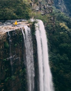 飞流直下的高清唯美瀑布风景图片
