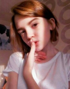 街头风女生头像高冷气质头像欧美，活力十足脸上洋溢着活力