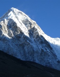 高清珠穆朗玛峰风景意境图片