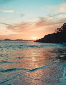 夕阳风景意境图片好看夕阳下的海滩图片