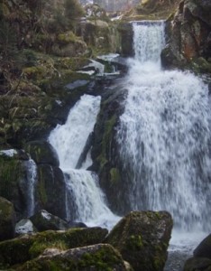 山水瀑布意境图片 特里贝格瀑布风景图片