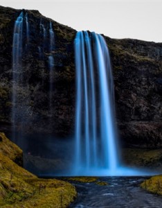 真实的瀑布风景意境 壮观的瀑布风景图片