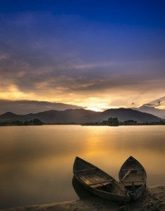 好看金色耀眼的日出风景意境图片