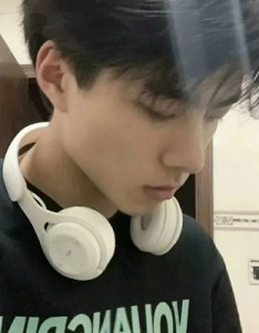 自由男头真人很养眼又气质 干净又大方的男头