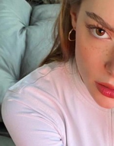 欧美小众头像女，心是一弯幸福曲线爱你有深有浅