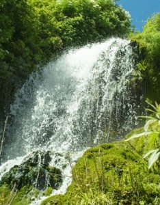 瀑布聚财唯美图片 大气磅礴的瀑布风景图片