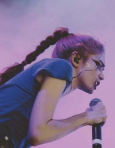 欧美女生的头像总是那么清新自然，大眼睛、小鼻子，散发着天然的美