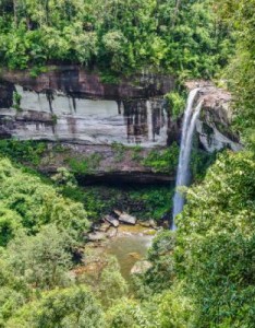 飞流直下的瀑布图片，好看唯美的意境图片
