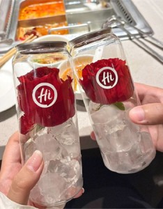 超浪漫海底捞冰封玫瑰素材高清 在柴米油盐的日子里带一束玫瑰回家