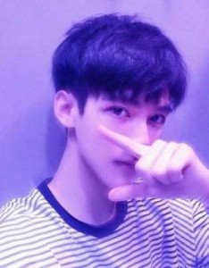 个性潮蓝色系男生唯美意境图片，唯美蓝色系男生真人