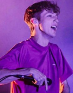 qq头像男生欧美范帅气图片，男人的温柔败给你的自由