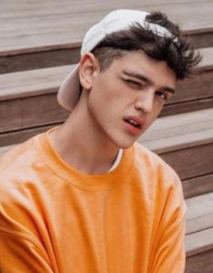 欧美个性男生头像，翻腾的心情无法平息的男人