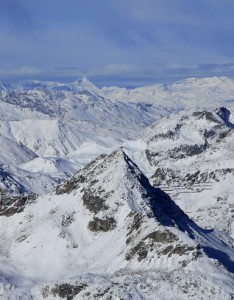 雪山峻峭迷人风光手机壁纸