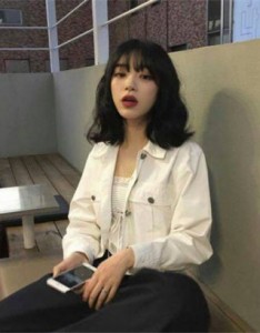 短发女生唯美意境图片，2023年了换个短发女头吧